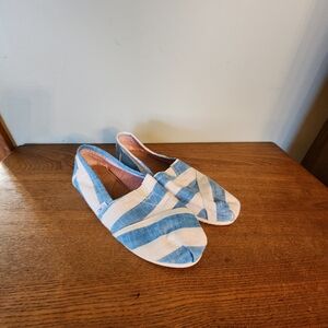 Women's TOMS Size 9.5